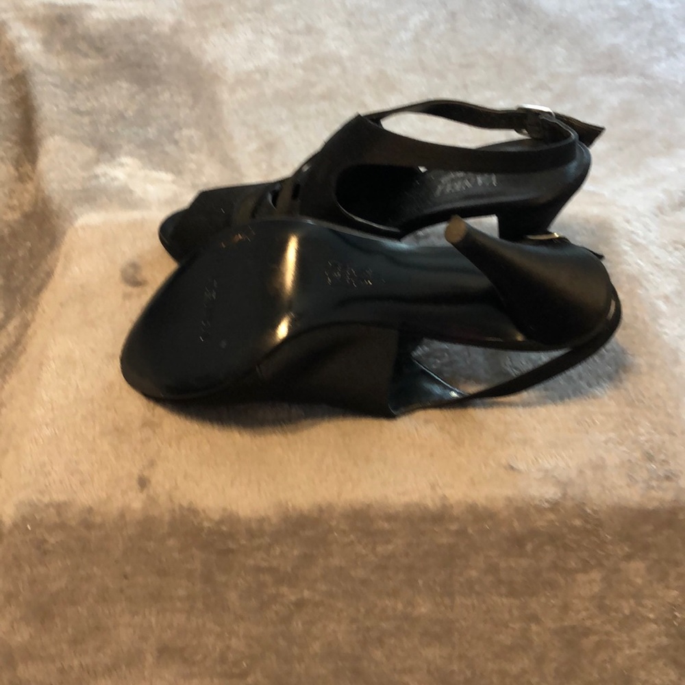 Designer shoes - Picture 3 of 3
